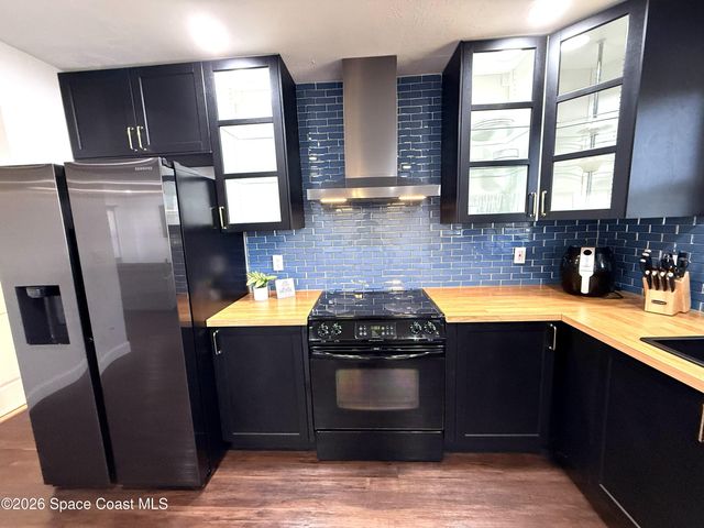668 Hampton Drive NE, Palm Bay, FL 32905
