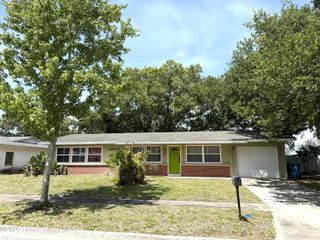 668 Hampton Drive NE, Palm Bay, FL 32905