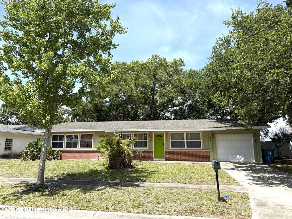 668 Hampton Drive NE, Palm Bay, FL 32905