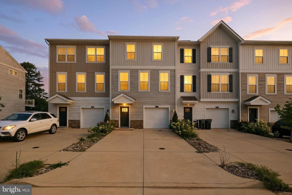 406 HONEYBERRY LN, Fredericksburg, VA 22405