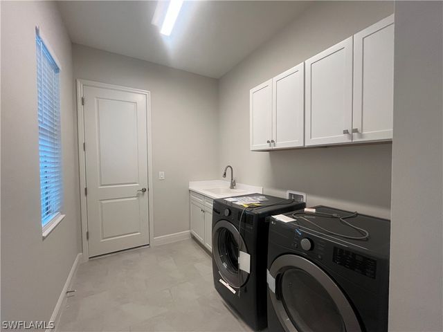 4062 Aquila PL, Naples, FL 34120