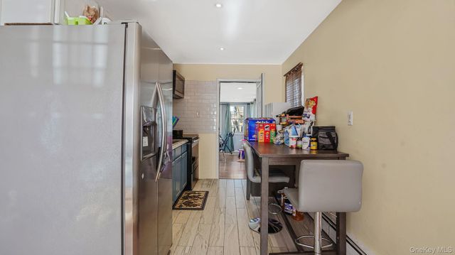 22 Somerset Road N, Amityville, NY 11701