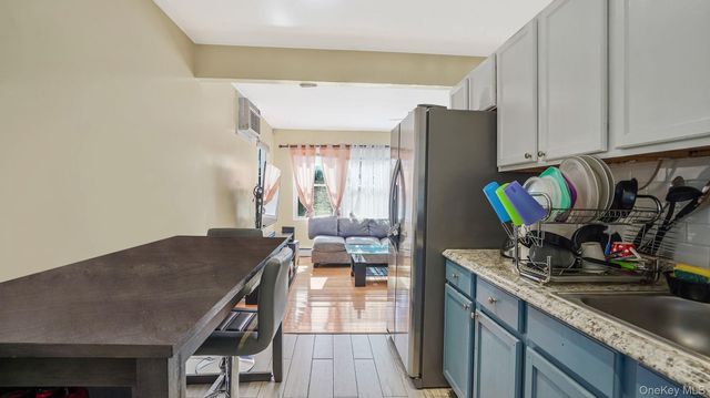 22 Somerset Road N, Amityville, NY 11701