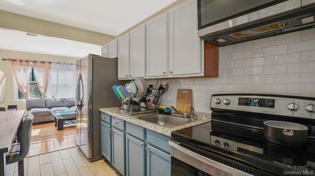 22 Somerset Road N, Amityville, NY 11701