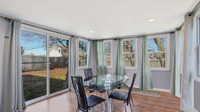 22 Somerset Road N, Amityville, NY 11701