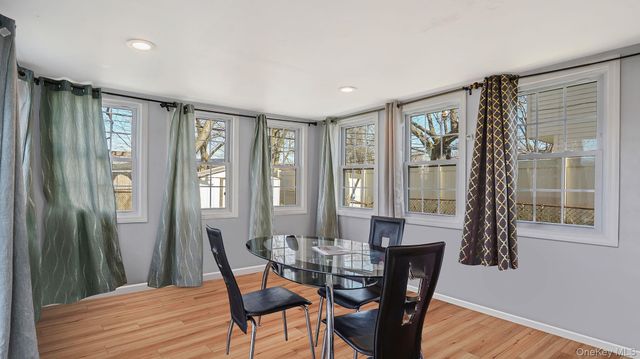 22 Somerset Road N, Amityville, NY 11701