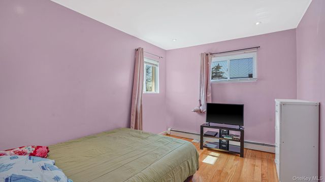 22 Somerset Road N, Amityville, NY 11701