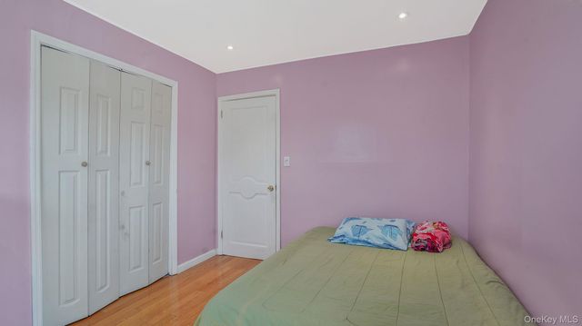 22 Somerset Road N, Amityville, NY 11701