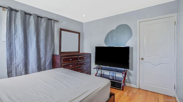 22 Somerset Road N, Amityville, NY 11701