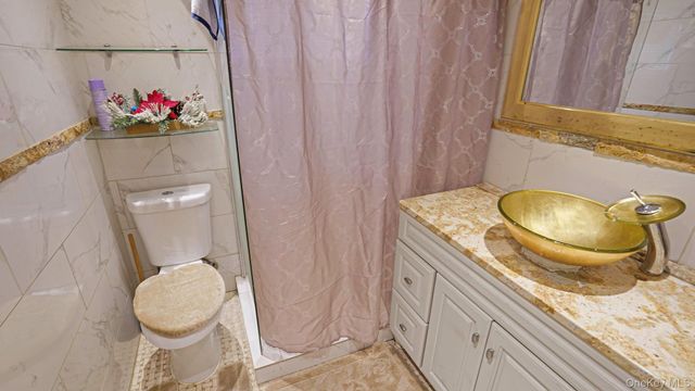 22 Somerset Road N, Amityville, NY 11701