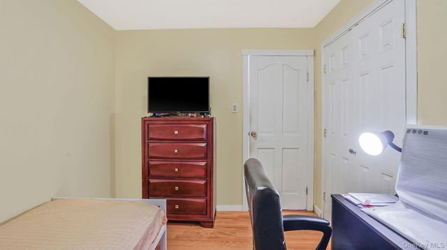 22 Somerset Road N, Amityville, NY 11701