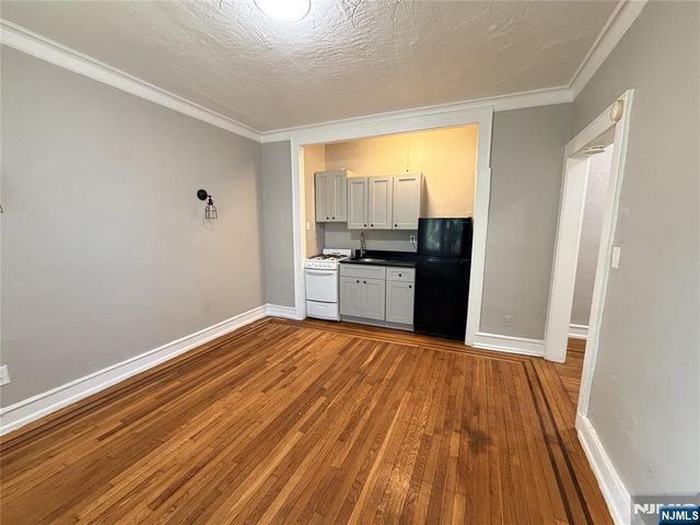 17 Elwood Place 304, Newark, NJ 07104