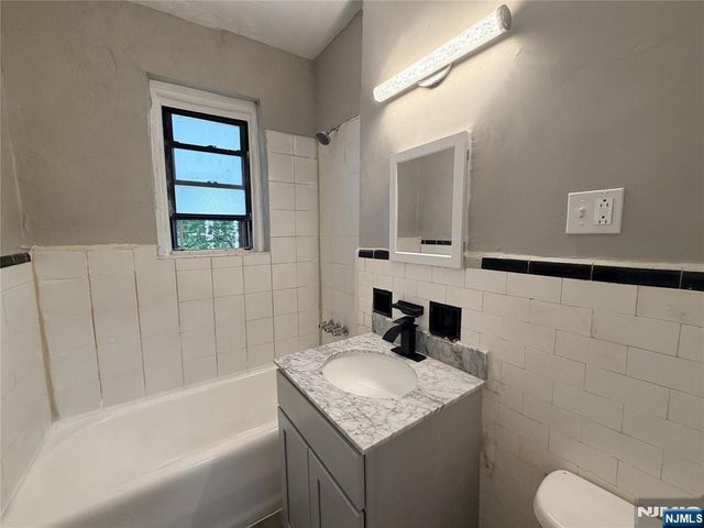 17 Elwood Place 304, Newark, NJ 07104