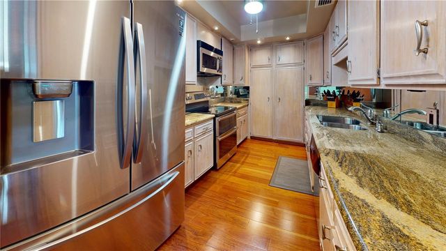 1750 BENJAMIN FRANKLIN DRIVE B, Sarasota, FL 34236