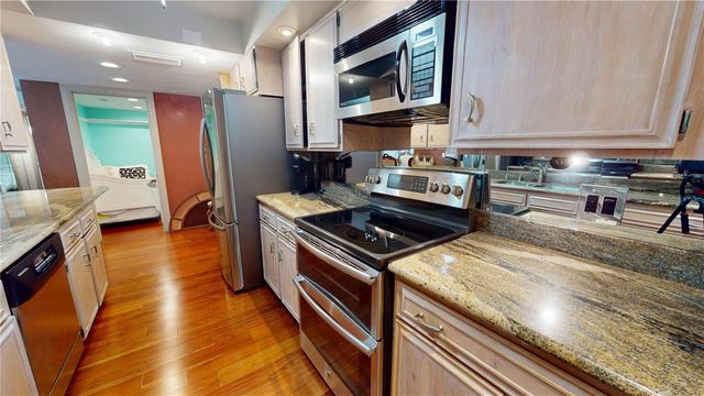 1750 BENJAMIN FRANKLIN DRIVE B, Sarasota, FL 34236