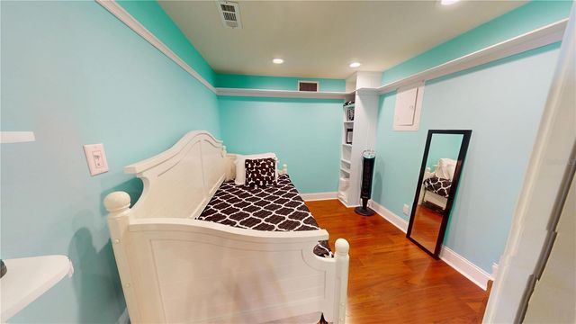 1750 BENJAMIN FRANKLIN DRIVE B, Sarasota, FL 34236