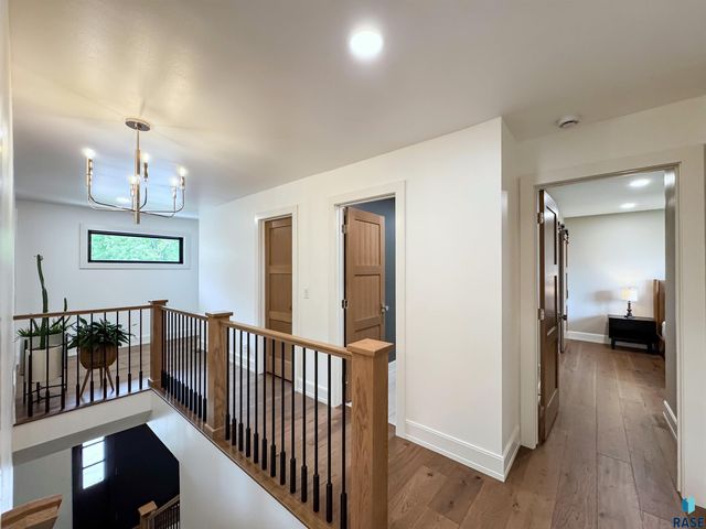 1808 E Edgewood Rd, Sioux Falls, SD 57103