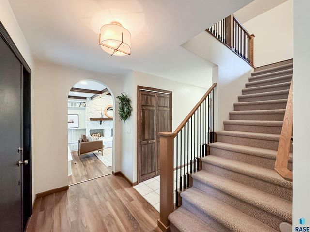 1808 E Edgewood Rd, Sioux Falls, SD 57103