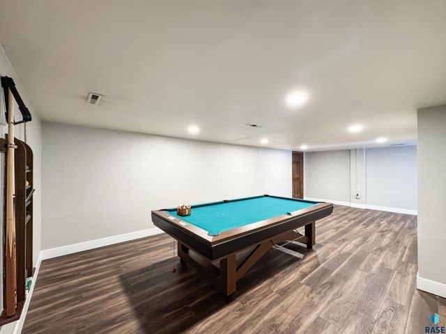 1808 E Edgewood Rd, Sioux Falls, SD 57103