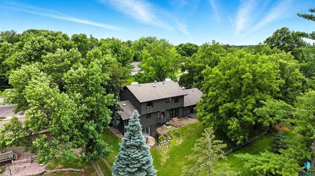 1808 E Edgewood Rd, Sioux Falls, SD 57103