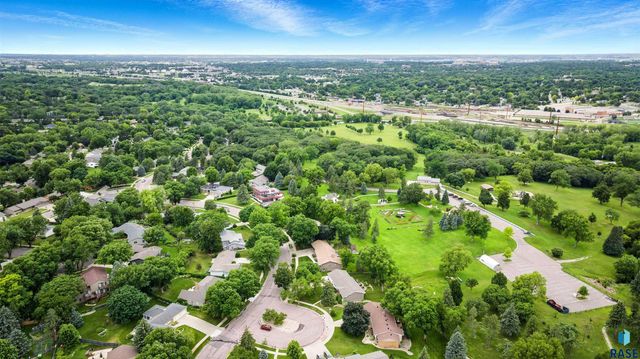 1808 E Edgewood Rd, Sioux Falls, SD 57103