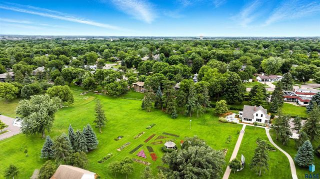 1808 E Edgewood Rd, Sioux Falls, SD 57103