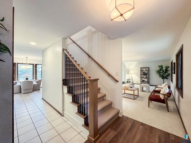 1808 E Edgewood Rd, Sioux Falls, SD 57103