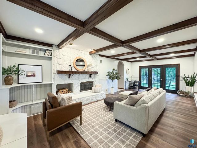 1808 E Edgewood Rd, Sioux Falls, SD 57103