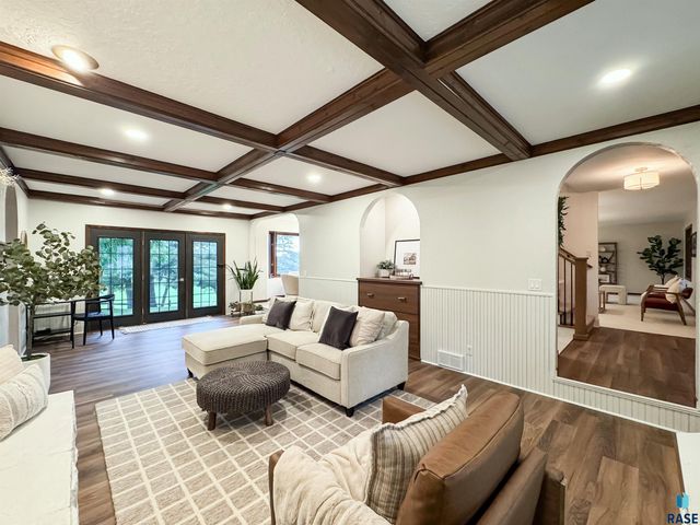 1808 E Edgewood Rd, Sioux Falls, SD 57103