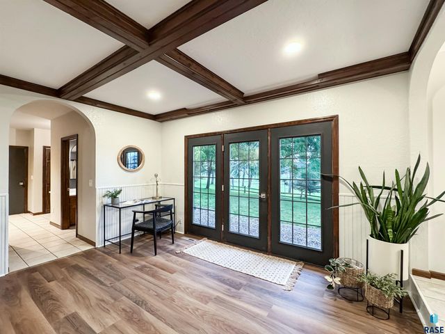 1808 E Edgewood Rd, Sioux Falls, SD 57103