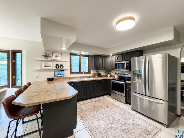 1808 E Edgewood Rd, Sioux Falls, SD 57103