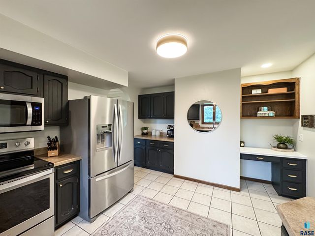 1808 E Edgewood Rd, Sioux Falls, SD 57103