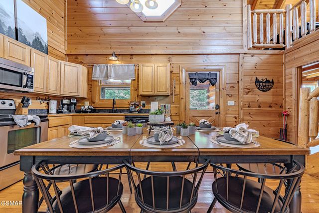 1942 Cougar Crossing Way, Sevierville, TN 37876