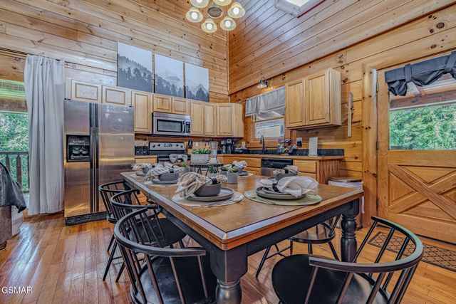 1942 Cougar Crossing Way, Sevierville, TN 37876
