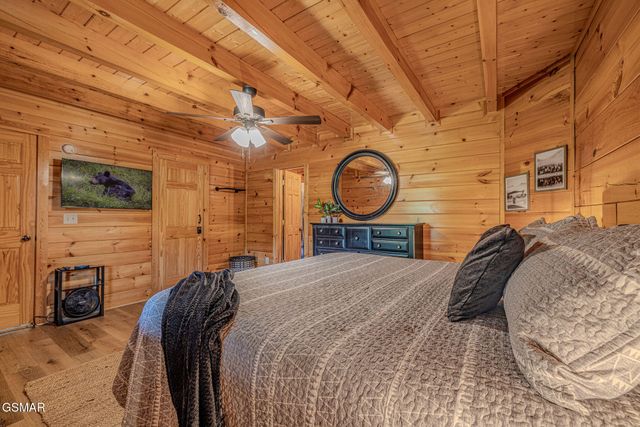 1942 Cougar Crossing Way, Sevierville, TN 37876