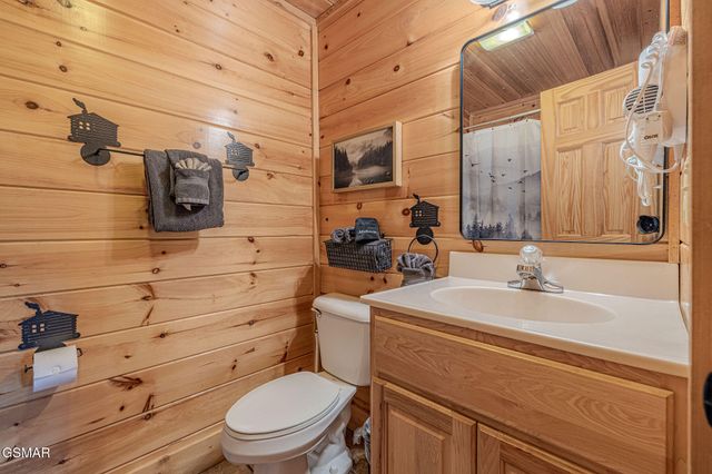 1942 Cougar Crossing Way, Sevierville, TN 37876