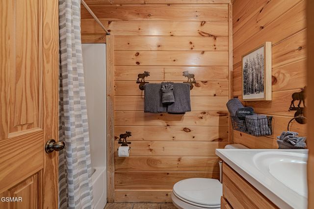 1942 Cougar Crossing Way, Sevierville, TN 37876