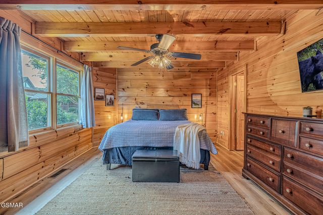 1942 Cougar Crossing Way, Sevierville, TN 37876
