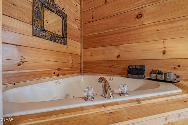 1942 Cougar Crossing Way, Sevierville, TN 37876