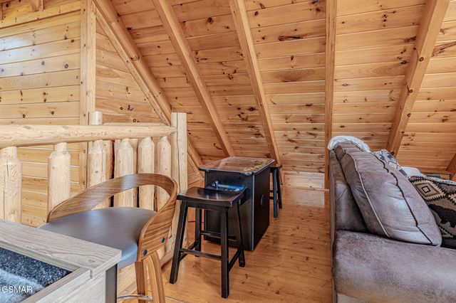 1942 Cougar Crossing Way, Sevierville, TN 37876