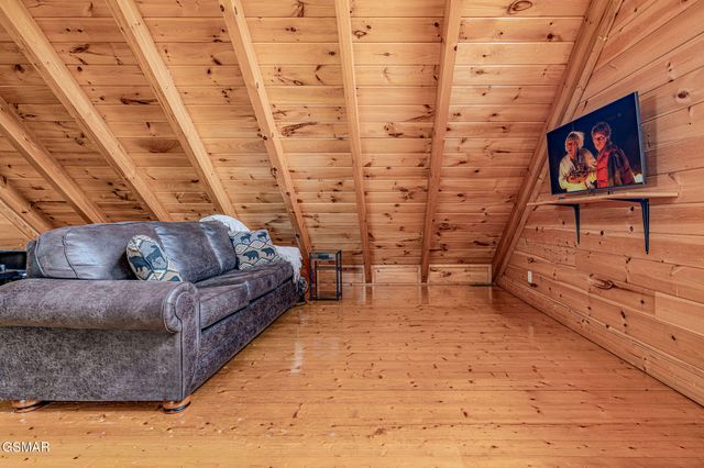 1942 Cougar Crossing Way, Sevierville, TN 37876