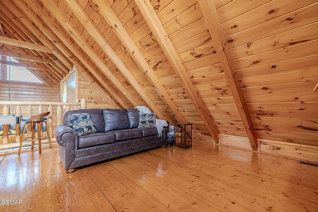 1942 Cougar Crossing Way, Sevierville, TN 37876