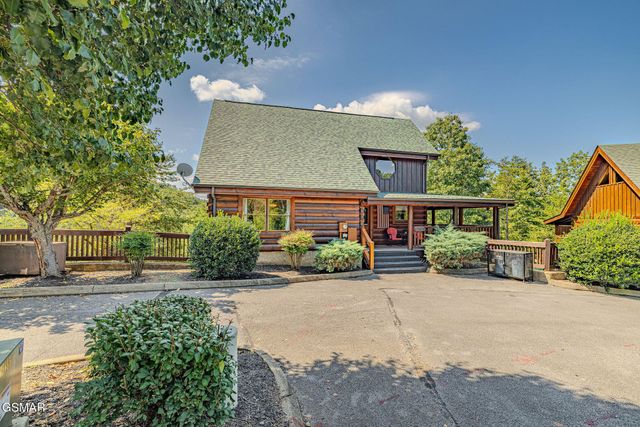 1942 Cougar Crossing Way, Sevierville, TN 37876