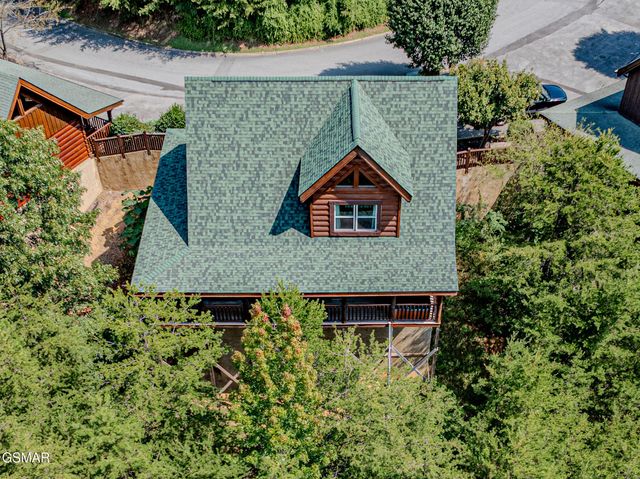 1942 Cougar Crossing Way, Sevierville, TN 37876