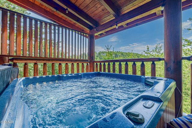 1942 Cougar Crossing Way, Sevierville, TN 37876