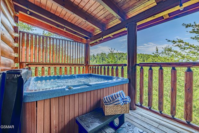 1942 Cougar Crossing Way, Sevierville, TN 37876
