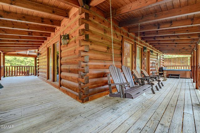 1942 Cougar Crossing Way, Sevierville, TN 37876
