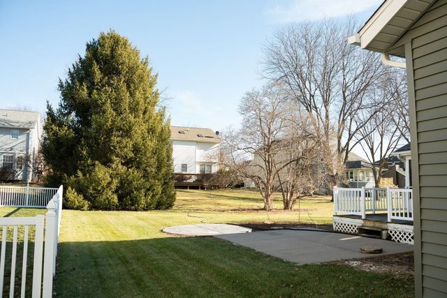 2929 Greenview Drive, Bettendorf, IA 52722