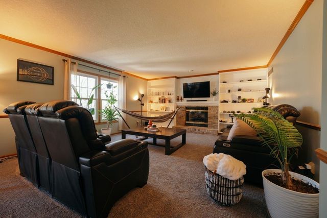 2929 Greenview Drive, Bettendorf, IA 52722