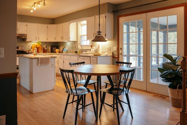 2929 Greenview Drive, Bettendorf, IA 52722